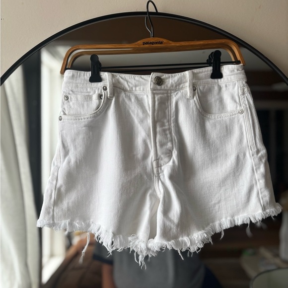 AYR | White mini short with frayed hem | size 26 - Picture 3 of 5